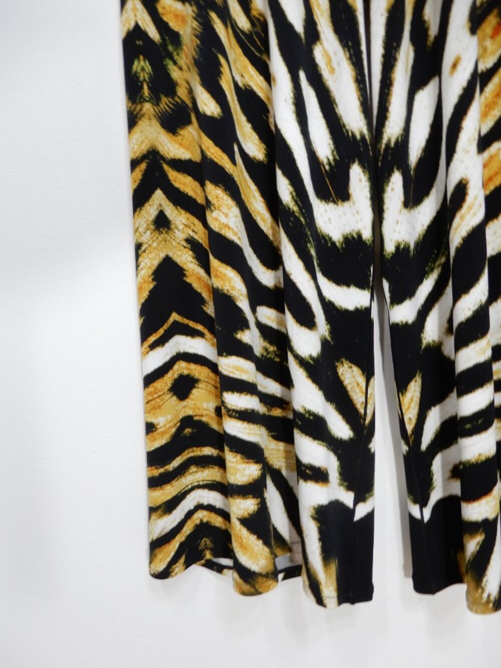 Eva Varro Tristan Elastic Waist Wide Leg PANTS Size L Animal Printed Stretch NEW - Picture 5 of 6